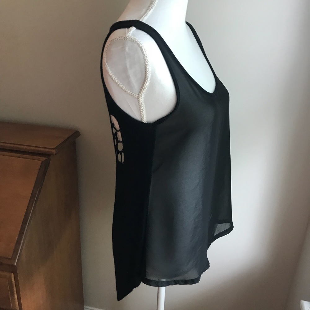 Cut Out Tank Top - Picture 3 of 5